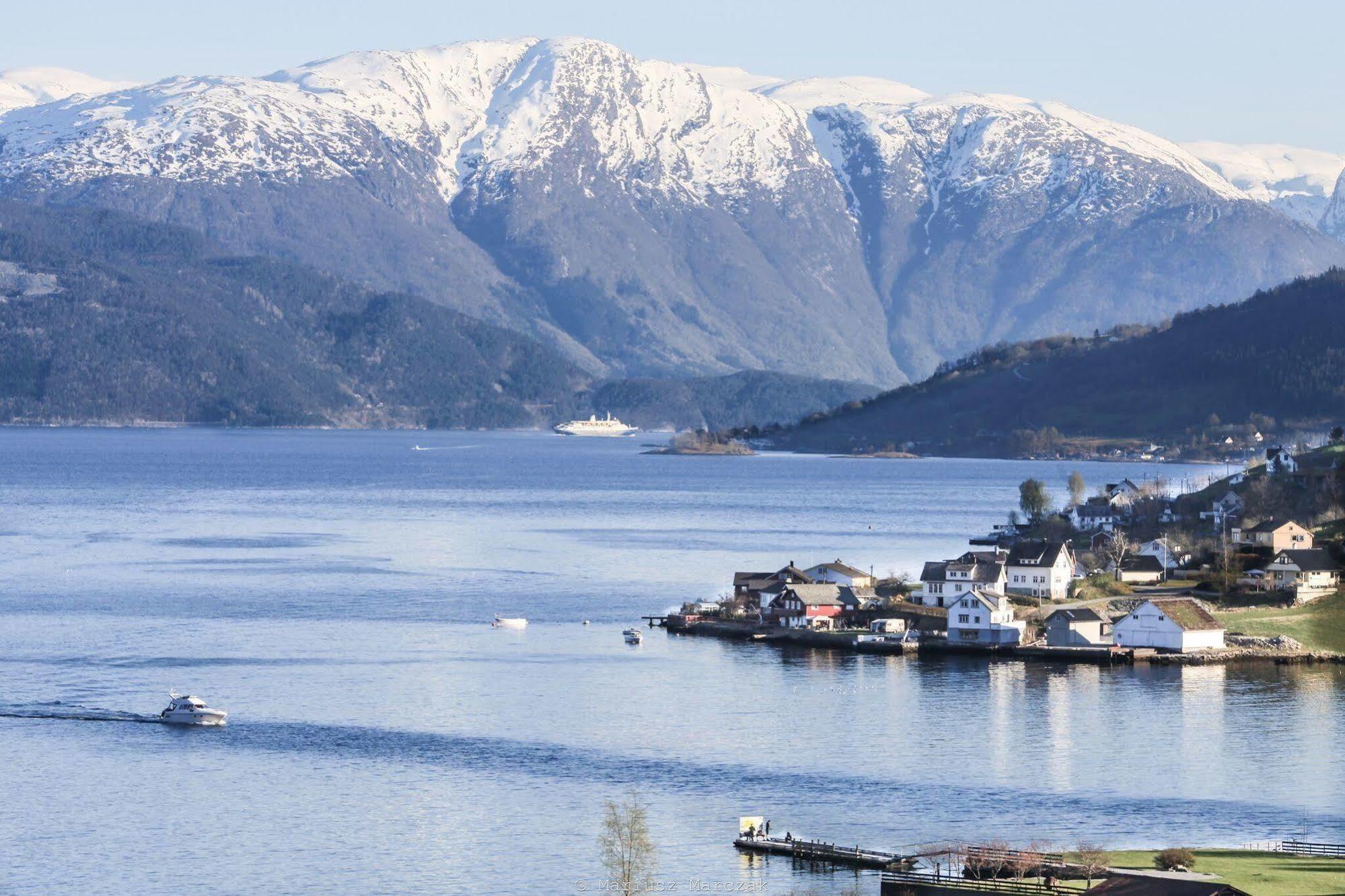 Hardangerfjord Hotel Øystese Buitenkant foto